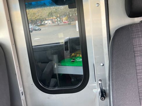 Used 2014 Freightliner Sprinter 2500 image 11