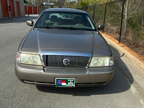 Used 2003 Mercury Grand Marquis GS image 4