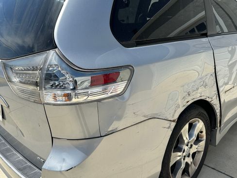 Used 2013 Toyota Sienna SE FWD image 5