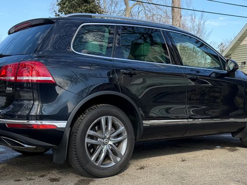Used 2016 Volkswagen Touareg TDI image 4
