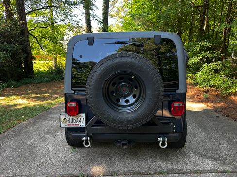Used 2005 Jeep Wrangler Unlimited w/ Security Group AWD/4WD image 2