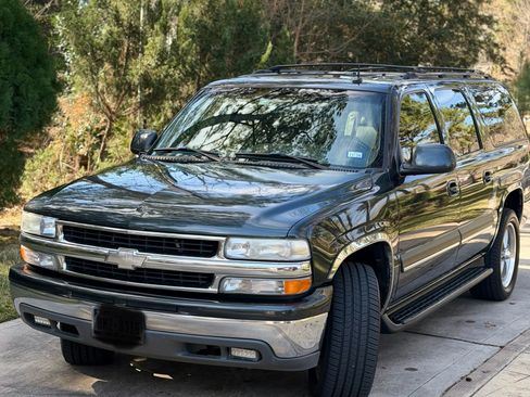 Used 2003 Chevrolet Suburban LT w/ LT Preferred Equipment Group image 2