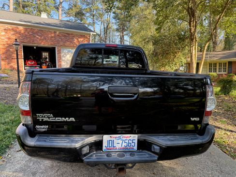 Used 2013 Toyota Tacoma 4x4 Double Cab w/ TRD Sport Pkg image 4