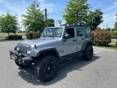 Used 2014 Jeep Wrangler Unlimited Sport w/ Connectivity Group AWD/4WD image 11