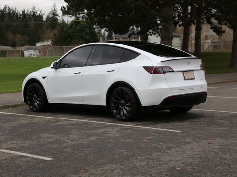 Used 2023 Tesla Model Y Performance image 5