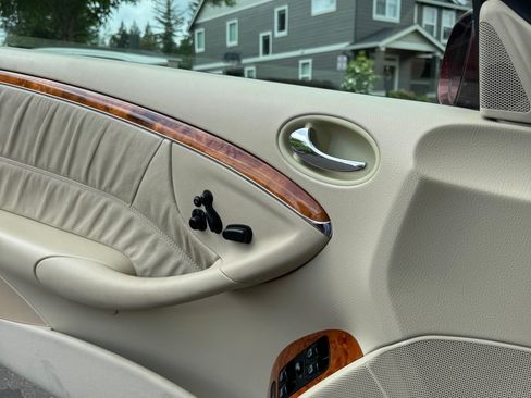 Used 2004 Mercedes-Benz CLK 320 Coupe image 4