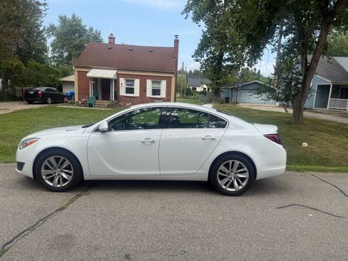 Used 2015 Buick Regal Premium w/ Experience Buick Package FWD image 4
