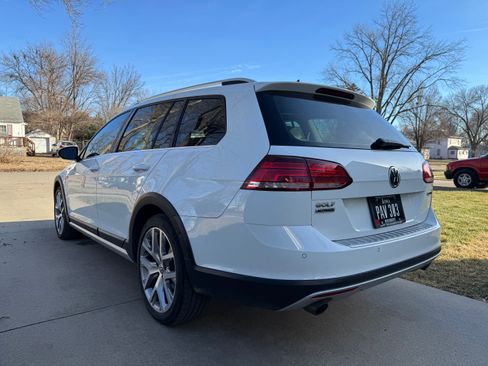 Used 2019 Volkswagen Golf Alltrack SEL image 11