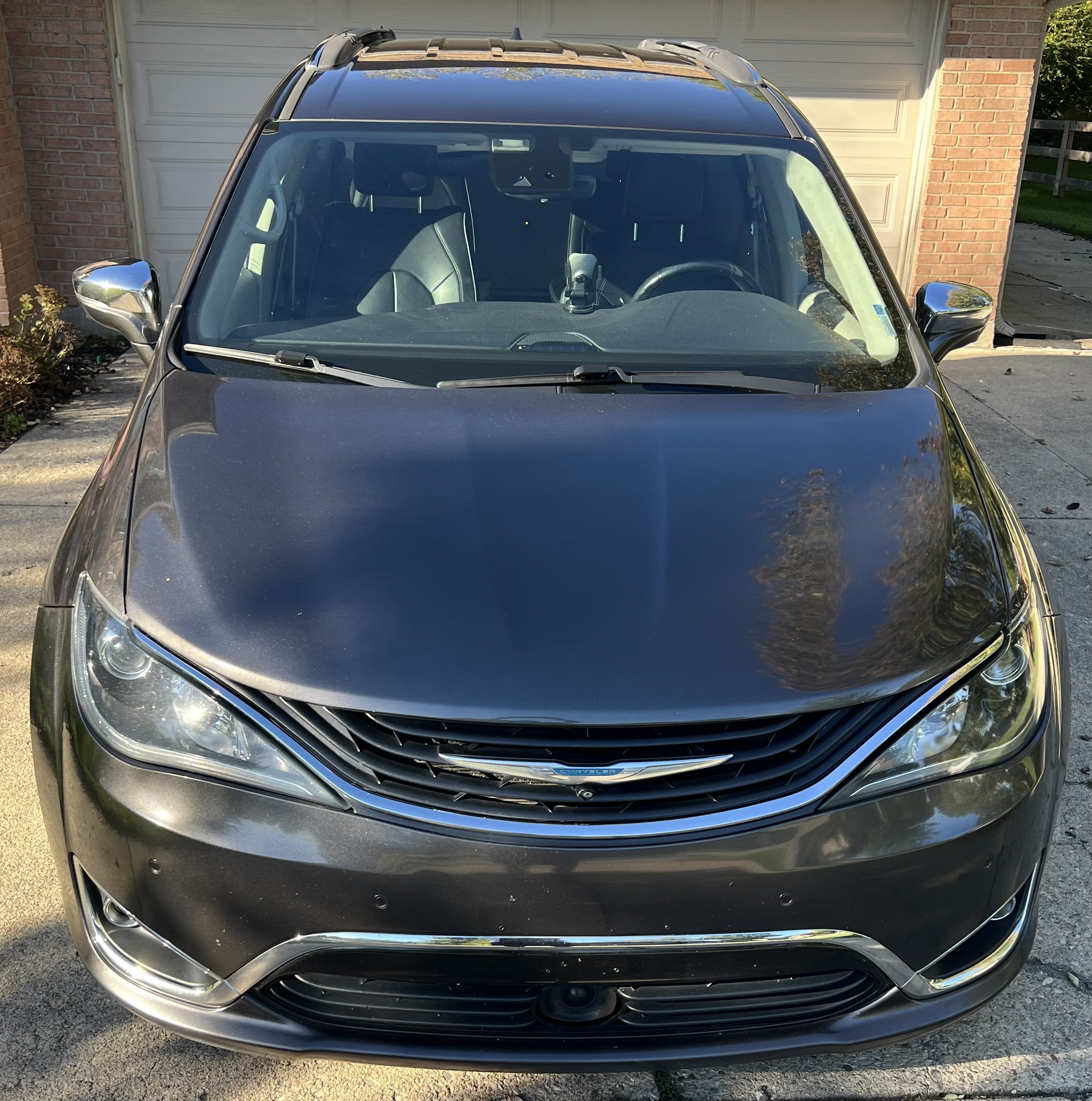 Used 2017 Chrysler Pacifica Platinum FWD image 2