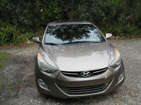 Used 2013 Hyundai Elantra Limited w/ Technology Pkg image 2