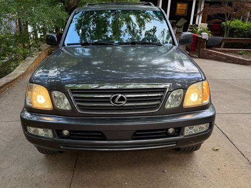 Used 2004 Lexus LX 470 4WD image 2