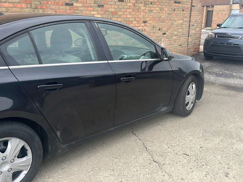 Used 2012 Chevrolet Cruze LS w/ Connectivity Package FWD image 4