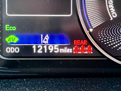 Used 2024 Lexus ES 300h F Sport image 11