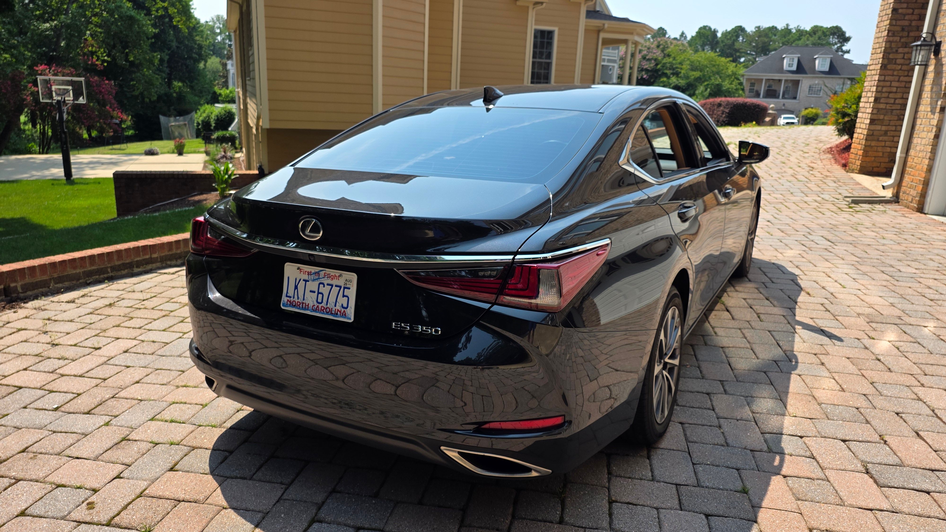 Used 2023 Lexus ES 350 w/ Accessory Package (Z1) FWD image 6