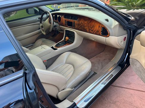Used 2000 Jaguar XK8 Coupe RWD image 14
