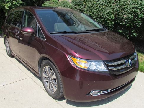 Used 2015 Honda Odyssey Touring Elite image 9