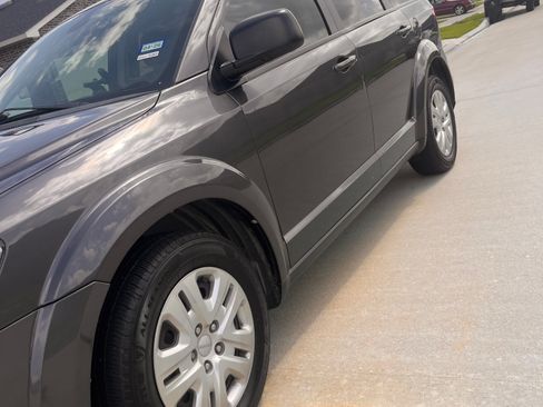 Used 2018 Dodge Journey SE w/ Popular Equipment Group FWD image 2