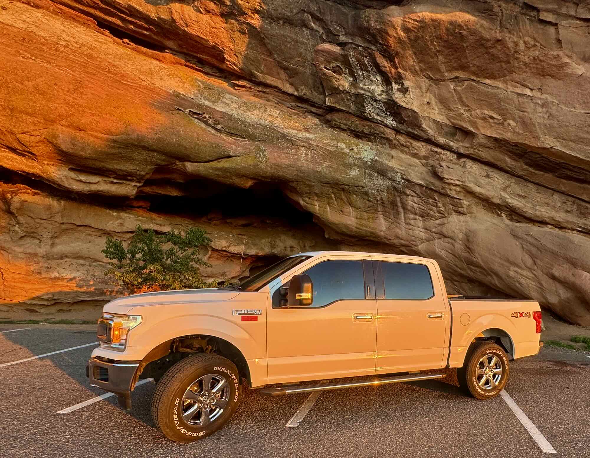 Used 2020 Ford F150 XLT w/ Equipment Group 302A Luxury AWD/4WD image 9