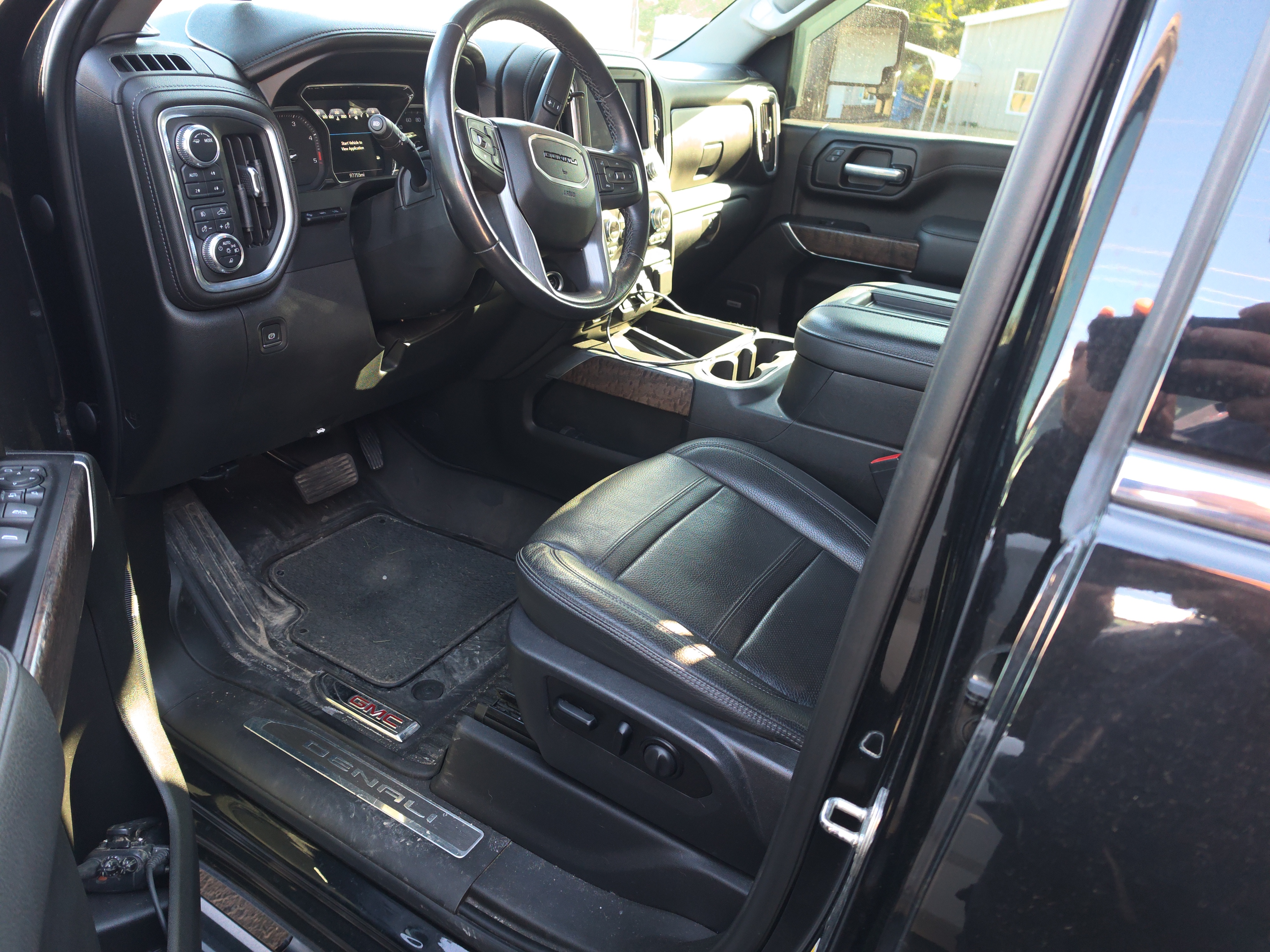 Used 2021 GMC Sierra 2500 Denali w/ Denali Black Diamond Edition AWD/4WD image 11