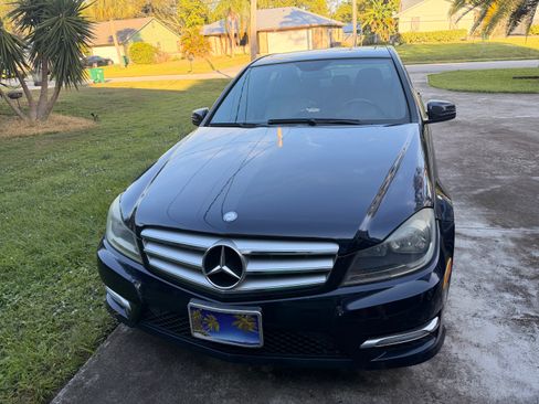 Used 2012 Mercedes-Benz C 250 C 250 Luxury Sedan 4D image 2