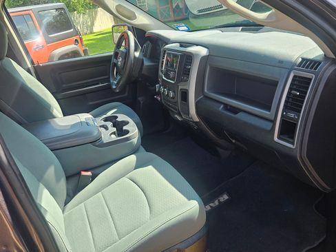 Used 2016 RAM 1500 Express AWD/4WD image 9