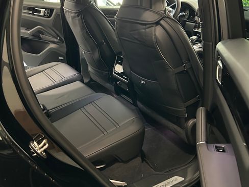 Used 2020 Porsche Cayenne image 24