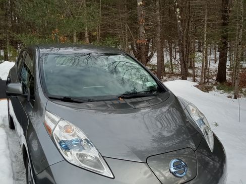 Used 2014 Nissan Leaf SL w/ Premium Package image 4
