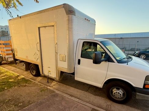 Used 2014 Chevrolet Express 3500 Extended w/ Chrome Appearance Package RWD image 10