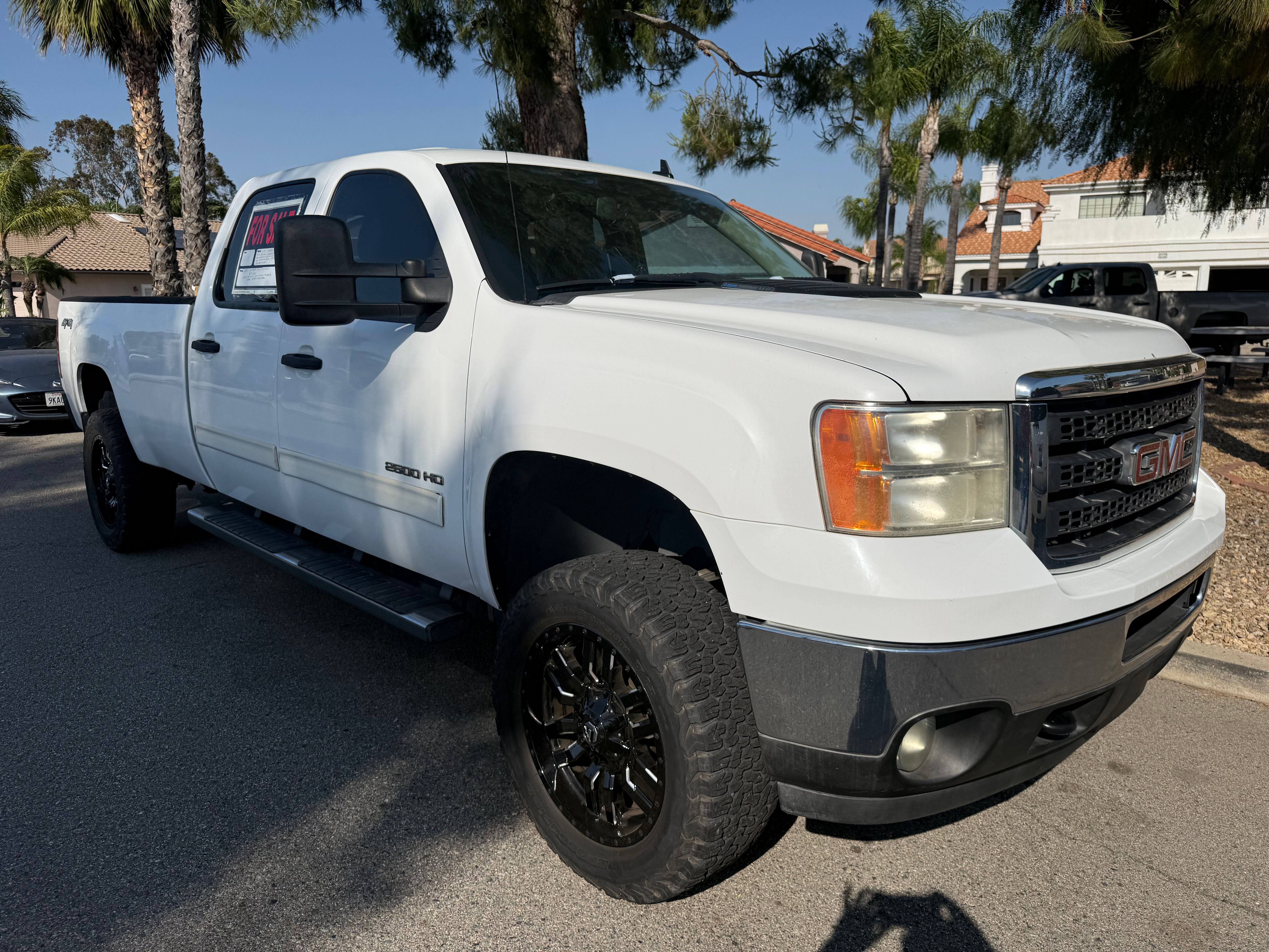 Used 2011 GMC Sierra 2500 SLE w/ SLE Preferred Package AWD/4WD image 6