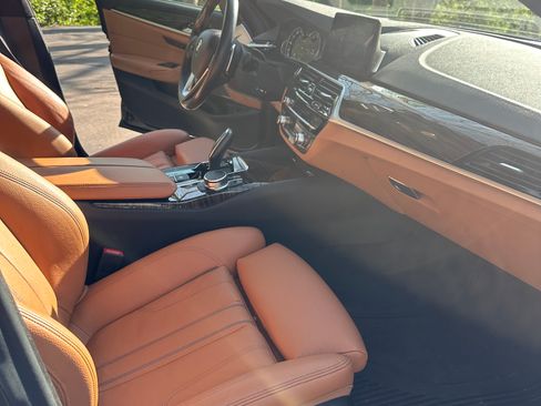 Used 2019 BMW 530i xDrive w/ Convenience Package image 12