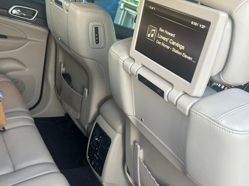 Used 2018 Jeep Grand Cherokee Limited w/ Luxury Group II RWD image 12