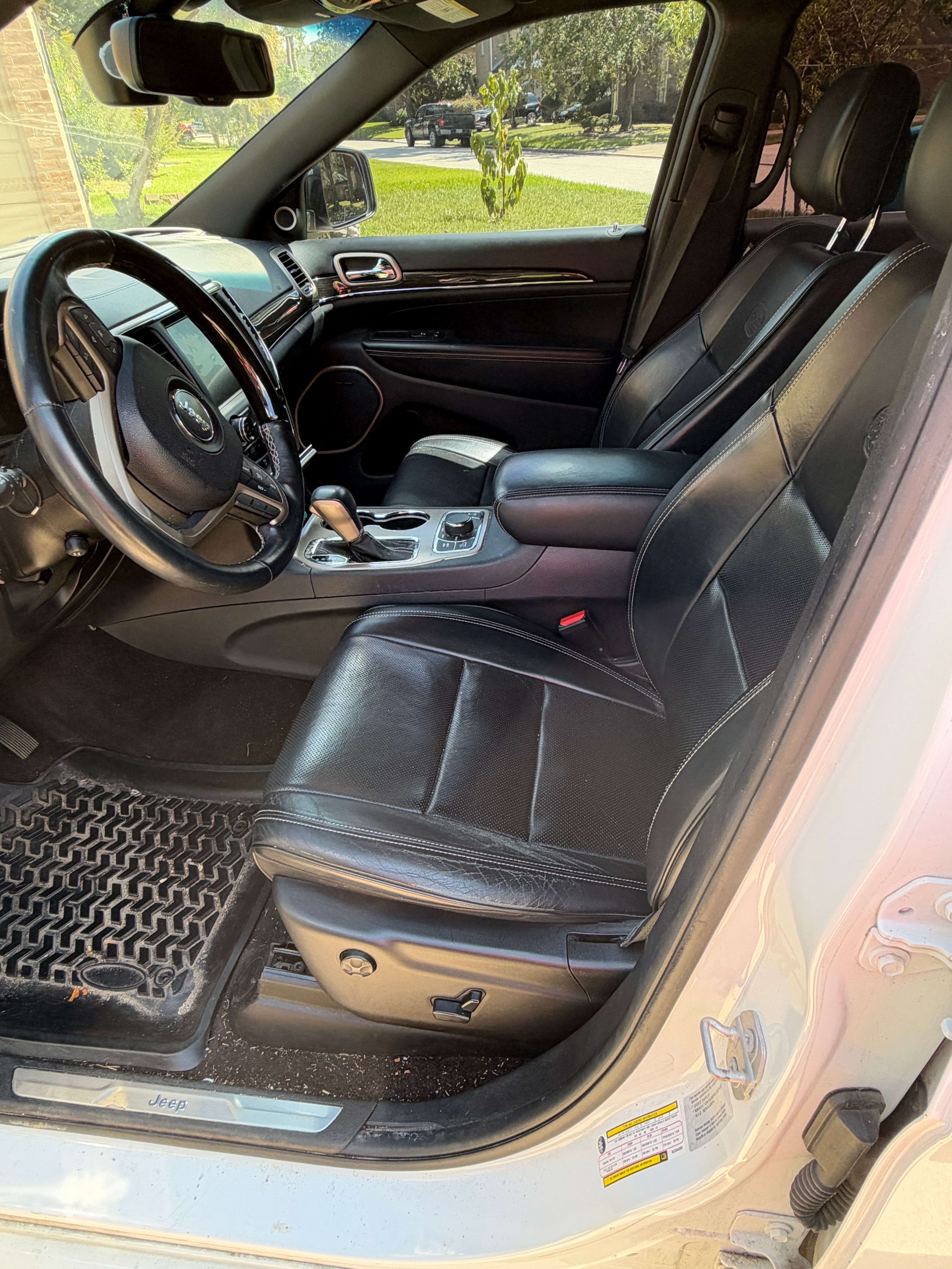 Used 2016 Jeep Grand Cherokee Overland AWD/4WD image 6