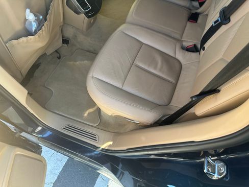 Used 2011 Porsche Cayenne image 6