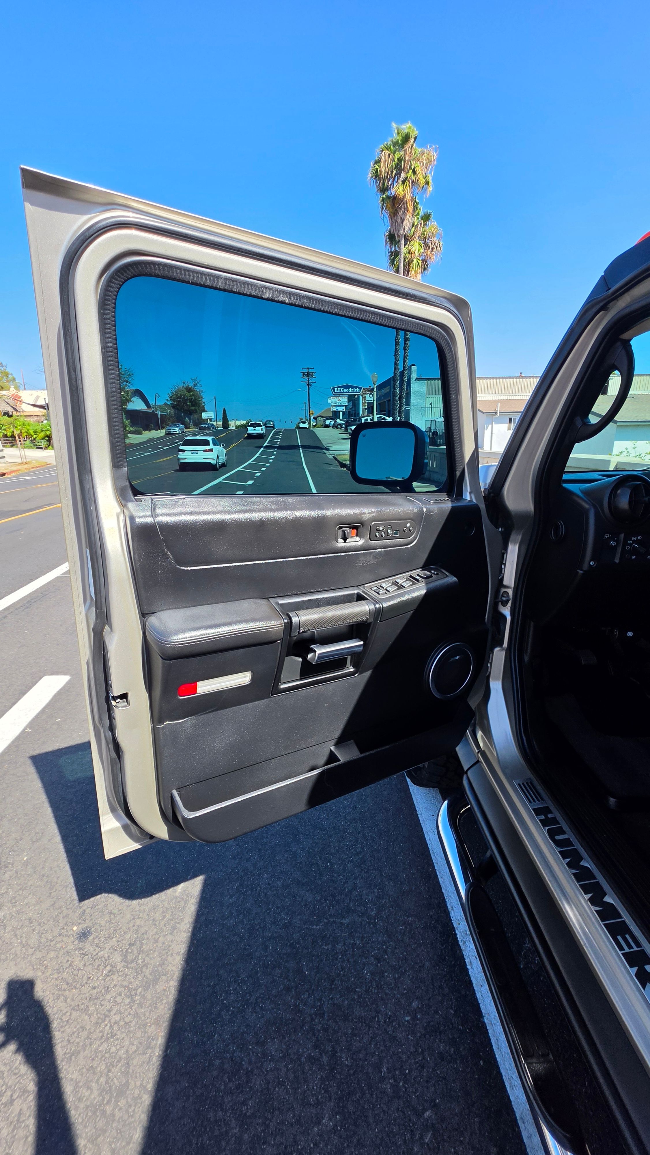 Used 2005 HUMMER H2 w/ Preferred Equipment Group AWD/4WD image 27