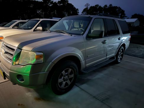 Used 2008 Ford Expedition XLT image 1