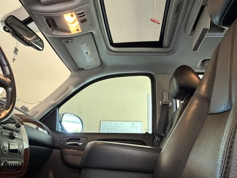Used 2013 Chevrolet Tahoe LT w/ Luxury Package RWD image 11