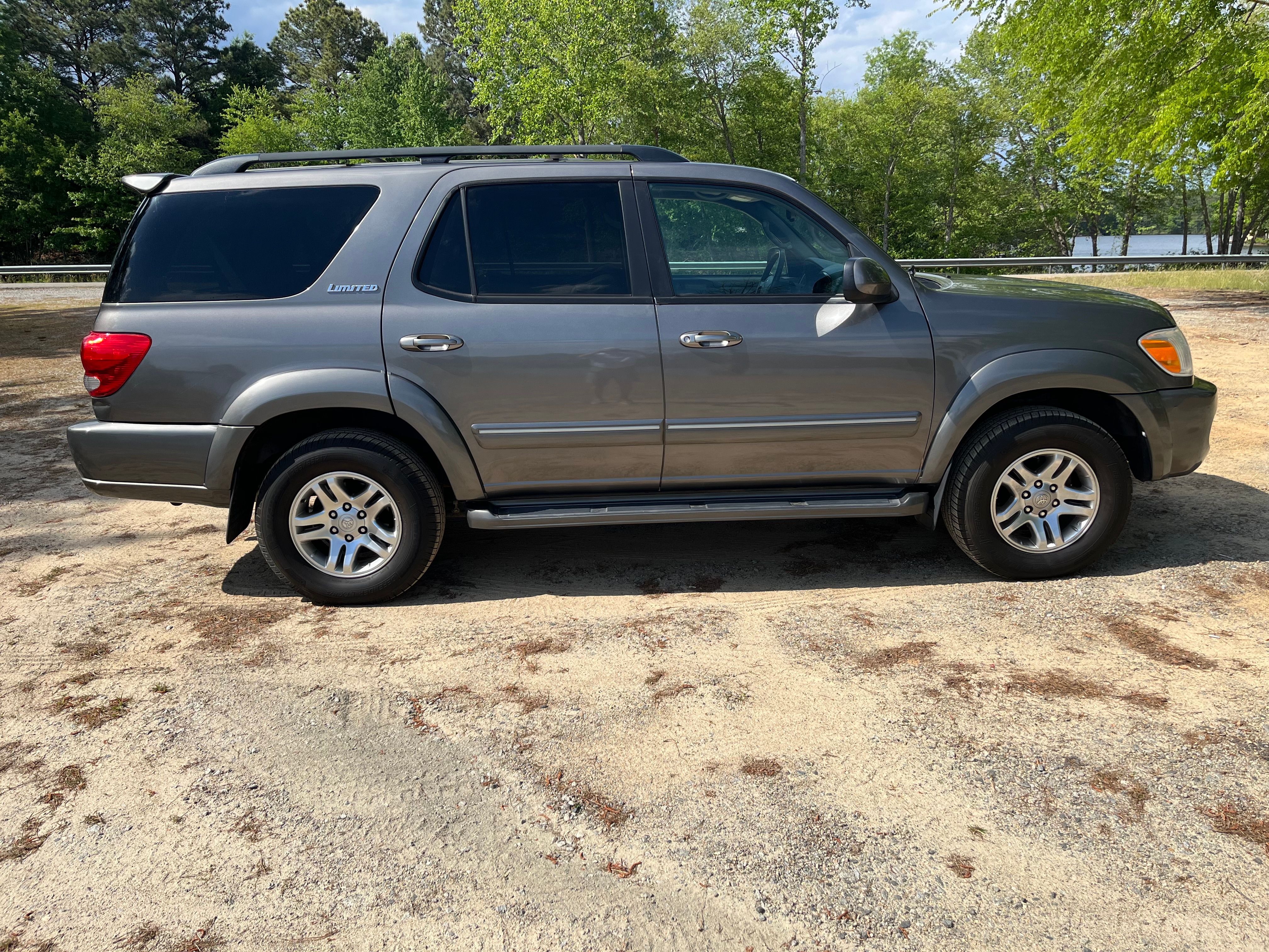 Used 2006 Toyota Sequoia Limited AWD/4WD image 2