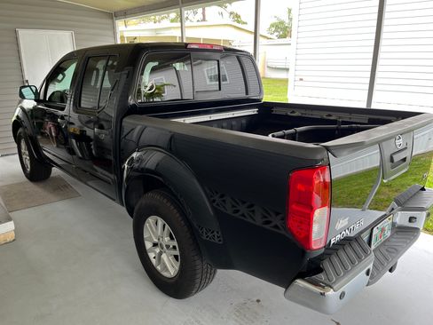 Used 2014 Nissan Frontier SV w/ SV Value Truck Package RWD image 4