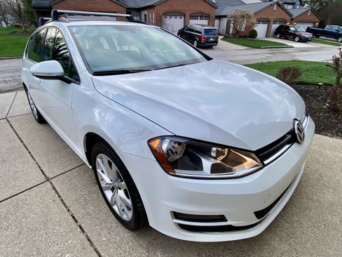 Used 2017 Volkswagen Golf SE image 9