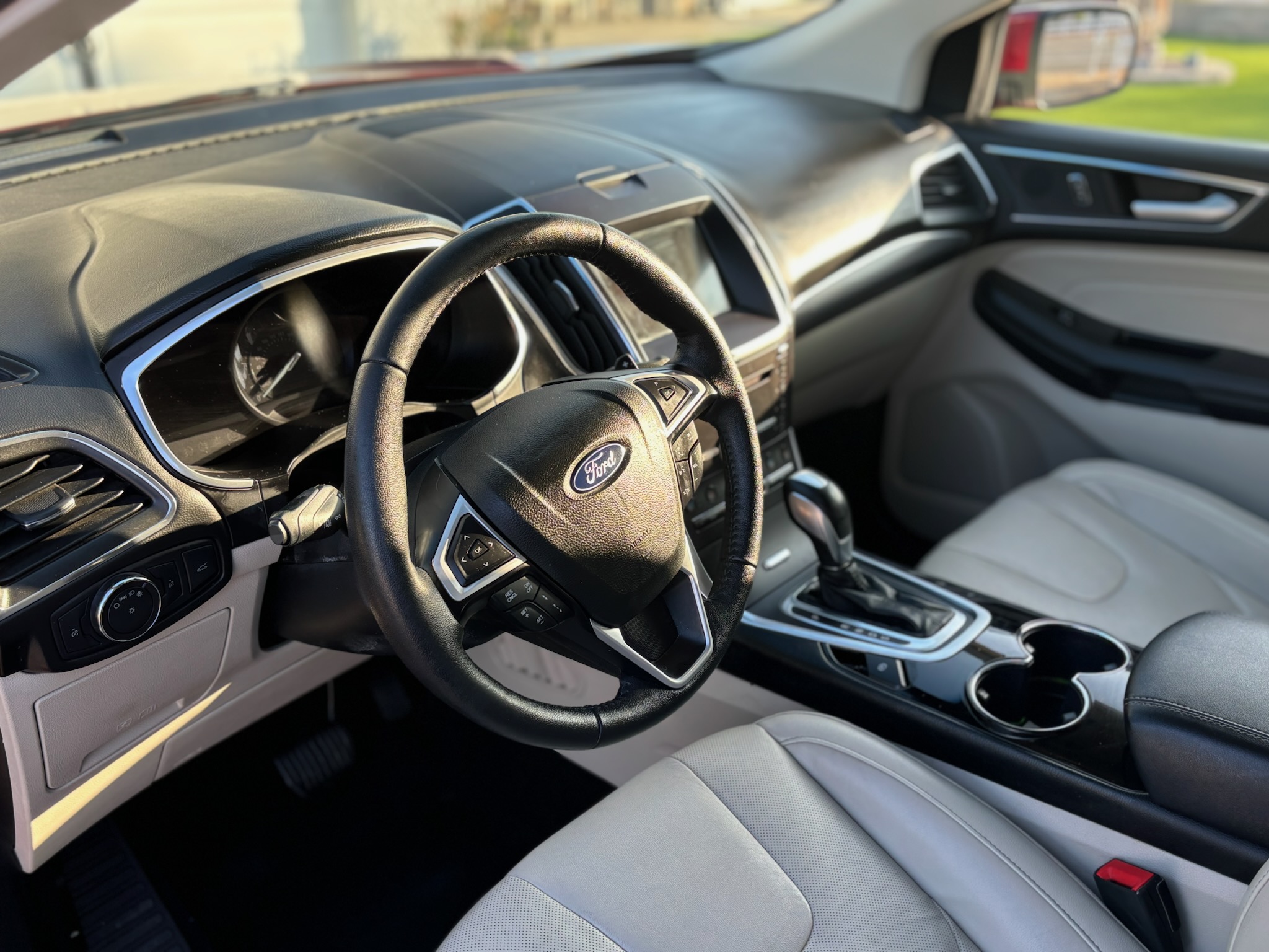 Used 2018 Ford Edge Titanium w/ Equipment Group 302A FWD image 11