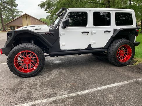 Used 2019 Jeep Wrangler Unlimited Sahara image 29