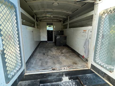 Used 2011 Chevrolet Express 3500 RWD image 6