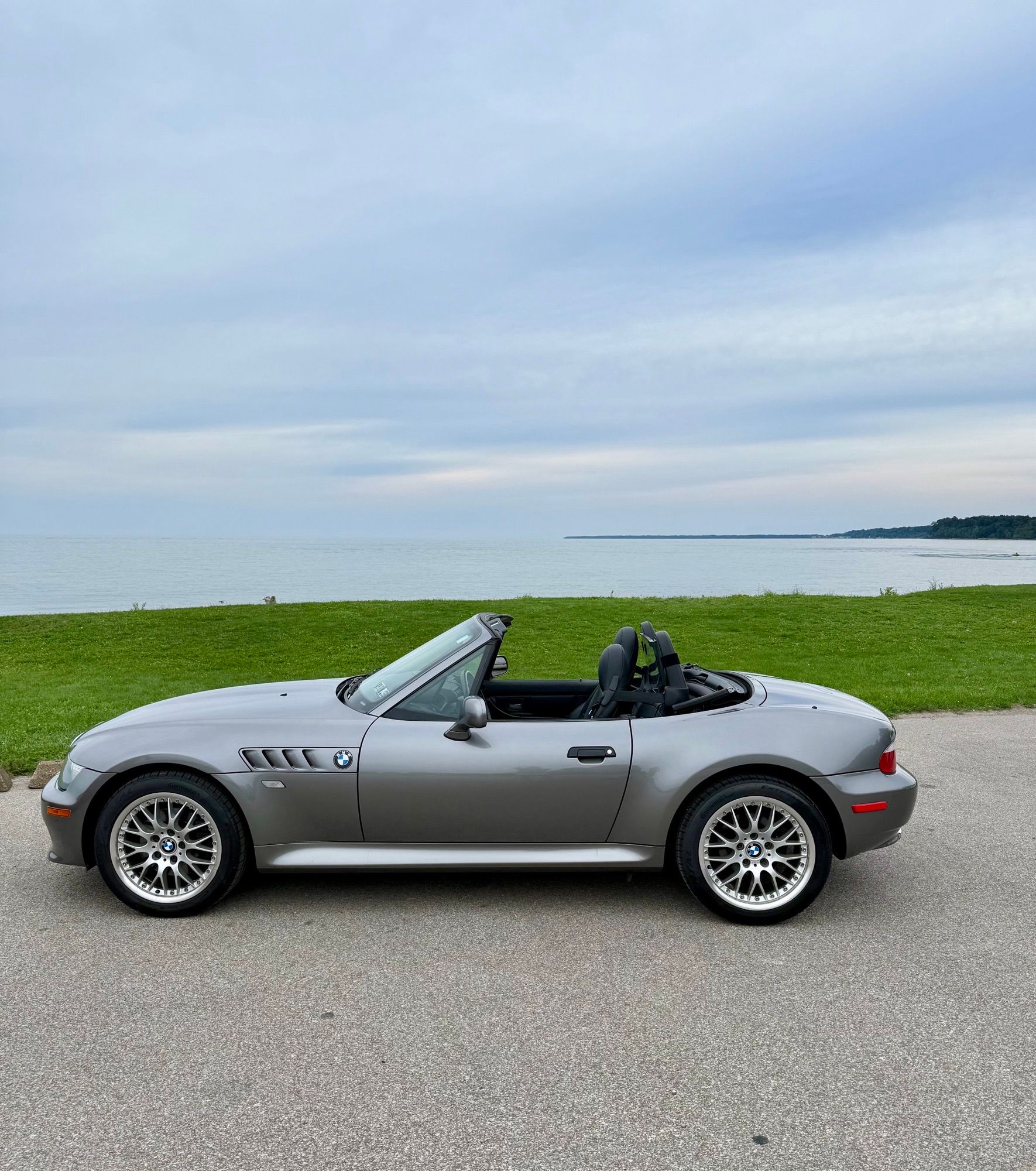 Used 2001 BMW Z3 3.0i RWD image 1