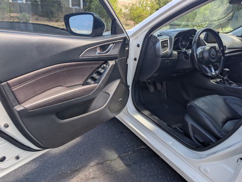 Used 2018 MAZDA MAZDA3 Grand Touring w/ Premium Equipment Package FWD image 6