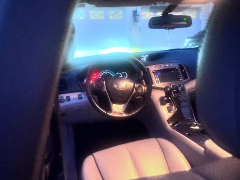 Used 2013 Toyota Venza XLE image 11