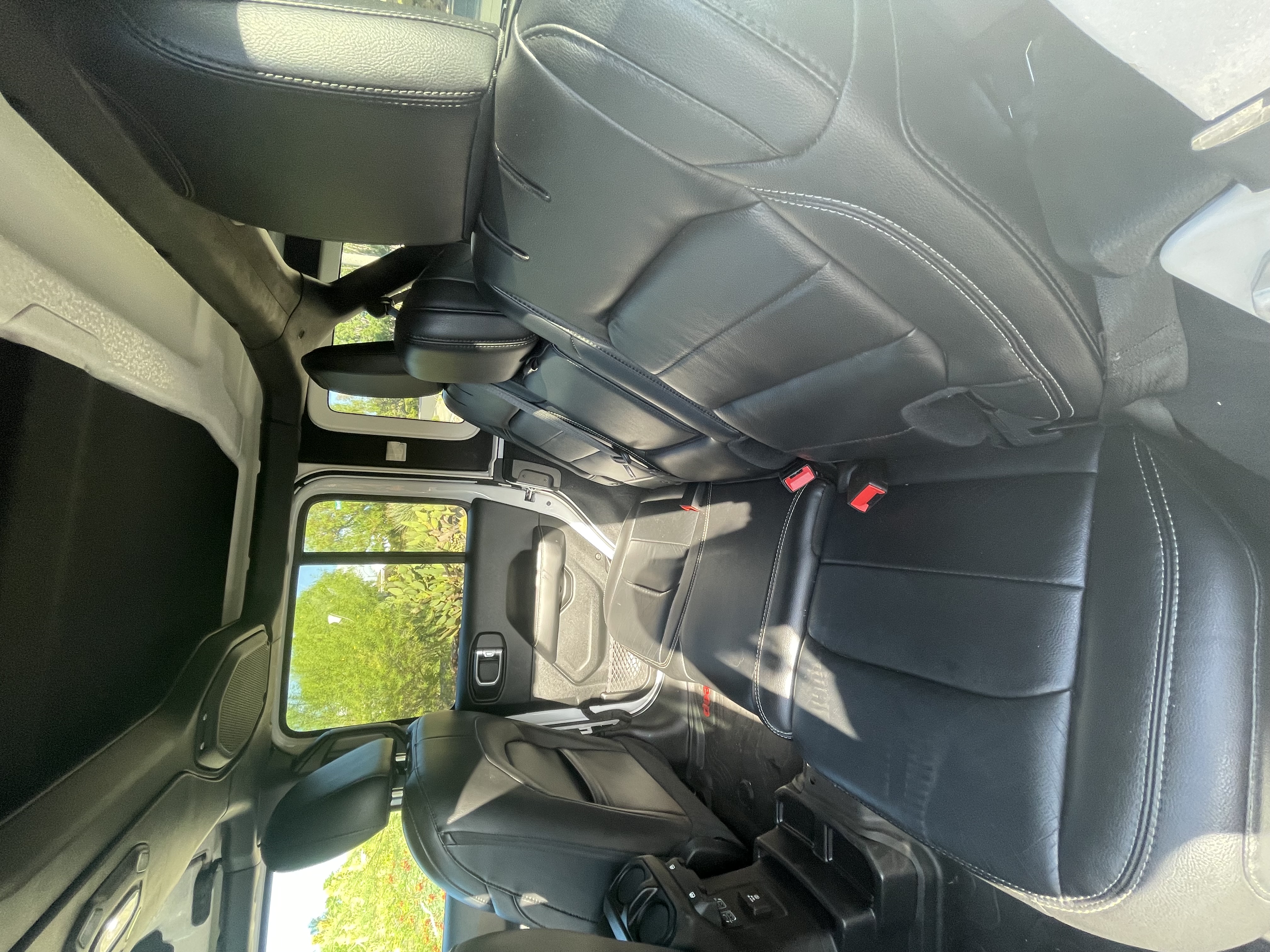 Used 2018 Jeep Wrangler Unlimited Sahara w/ Quick Order Package 24M Moab AWD/4WD image 10