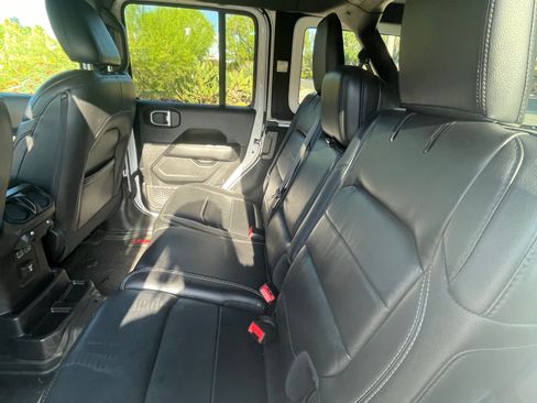 Used 2018 Jeep Wrangler Unlimited Sahara w/ Quick Order Package 24M Moab AWD/4WD image 10