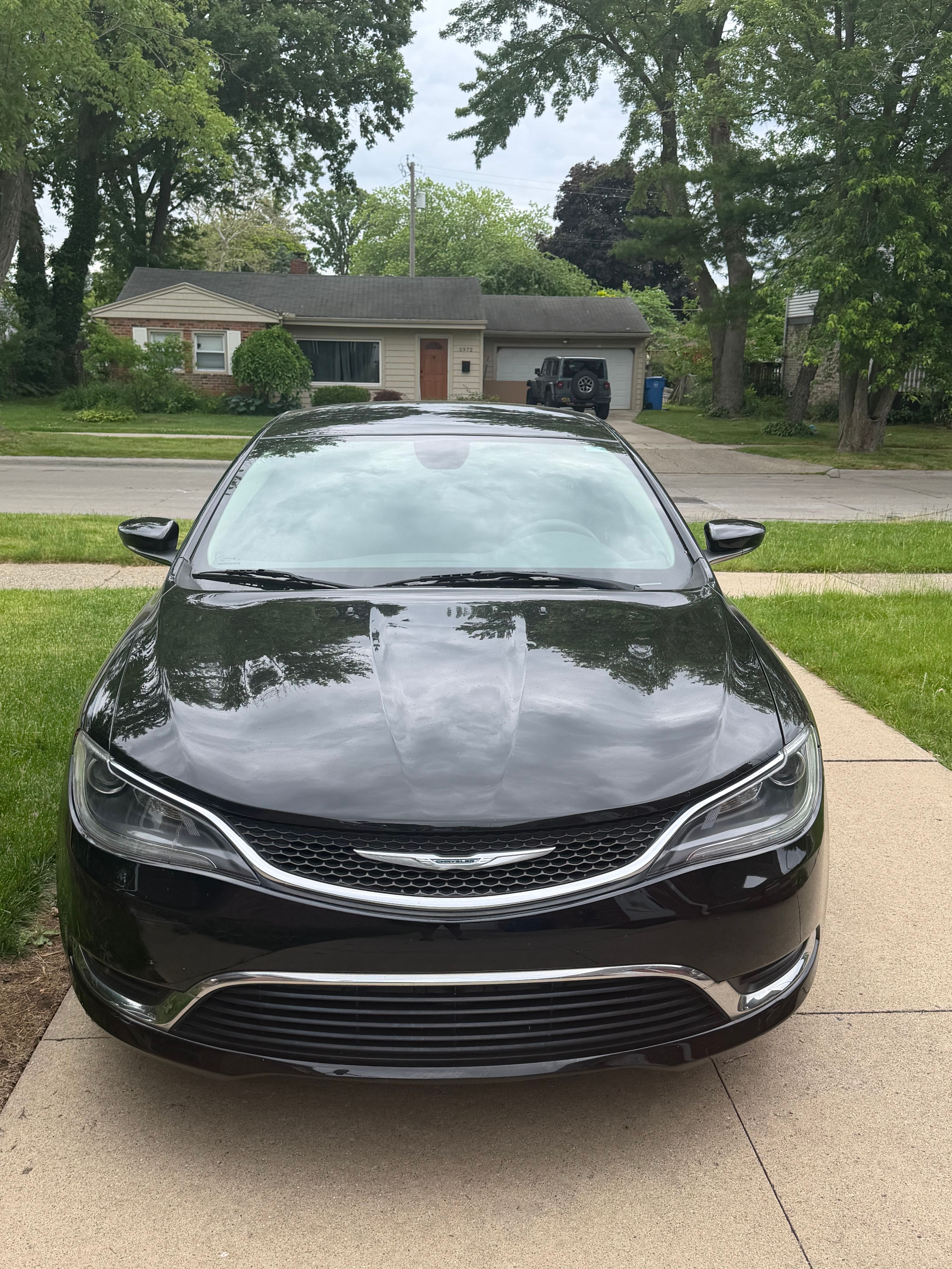 Used 2015 Chrysler 200 Limited FWD image 1