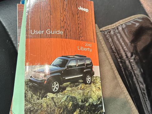 Used 2012 Jeep Liberty Sport image 12