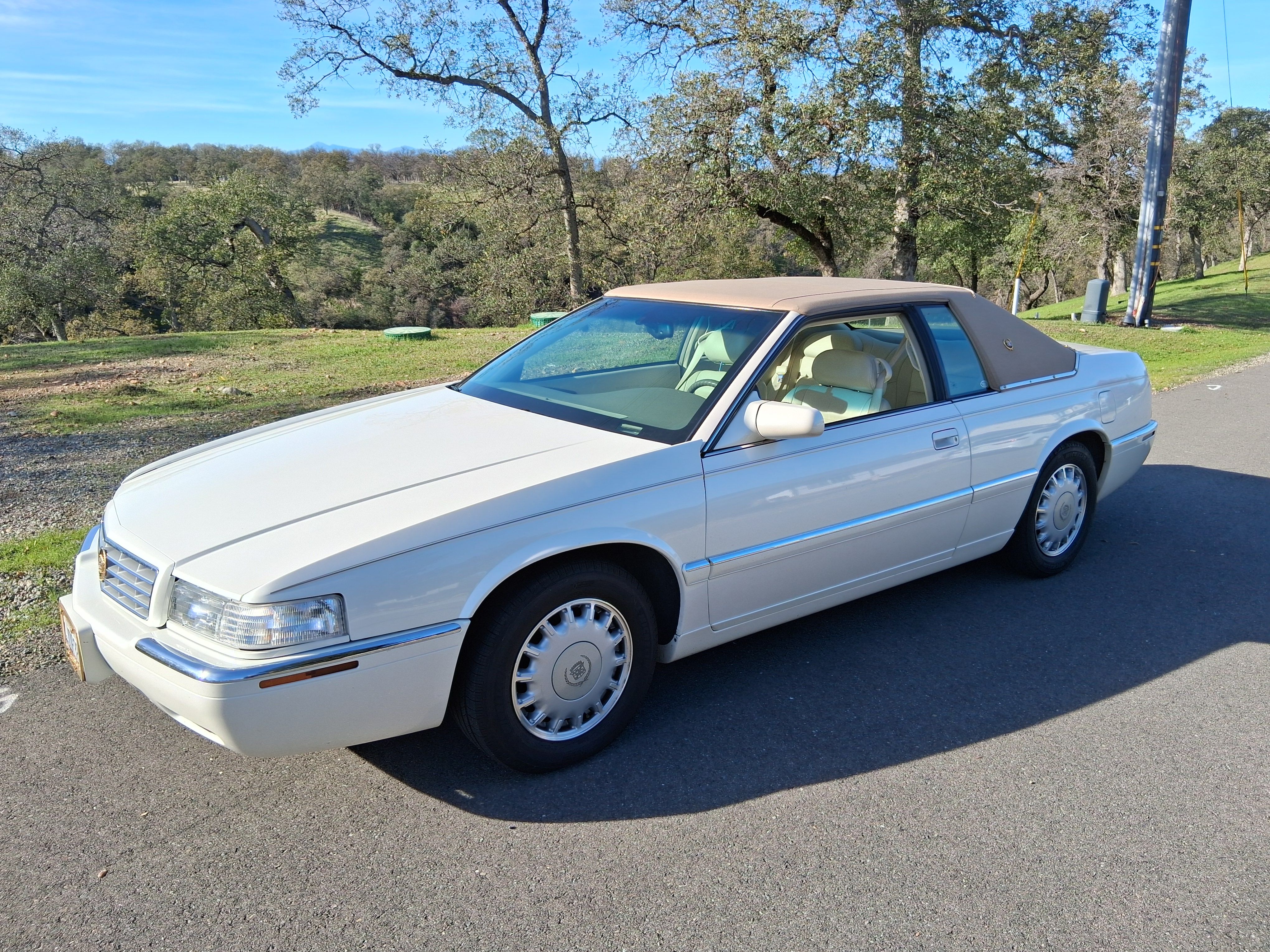 Used 2000 Cadillac Eldorado ESC w/ Comfort/Convenience Pkg FWD image 1